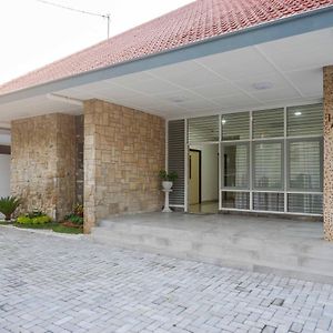 Urbanview Hotel Ms Rooms Inn Simpang Lima